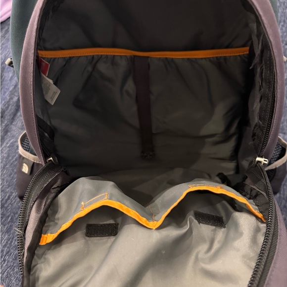The North Face Gray Backpack Outdoor-Ready Design - Picture 6 of 10